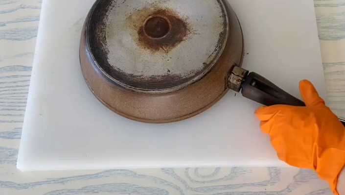 Как быстро и эффективно отмыть сковороду: простая хитрость, с которой справится каждый