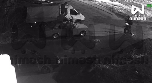 Дзержинские подростки растоптали машину, припаркованную в одном из дворов — использовали её как батут