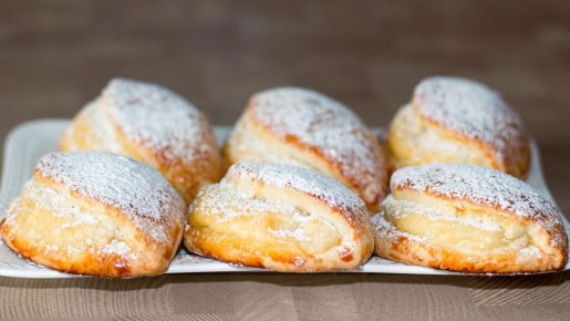 Сочные сочники с творогом: вспоминаем любимую домашнюю выпечку