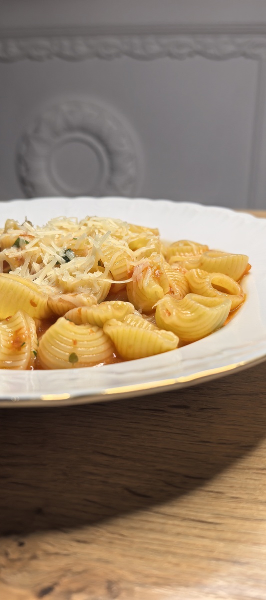 Огненная Арабьята: Вкус Италии на Воскресном Столе