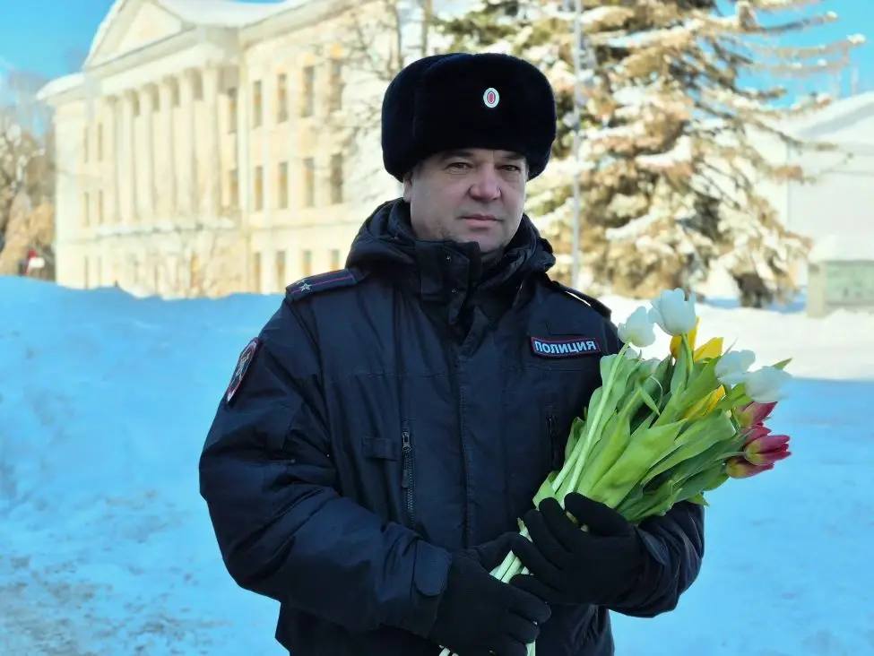 Доброго утра и безопасных дорог желает заместитель начальника ОГИБДД Отдела МВД России «Арзамасский» подполковник полиции Дмитрий Грачев!