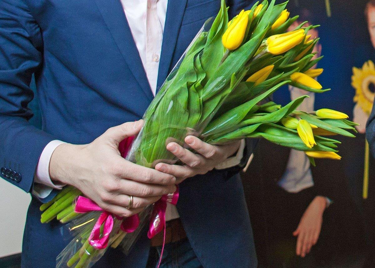 Сотрудница отстояла свои права и получила десятикратную компенсацию после несправедливой премии