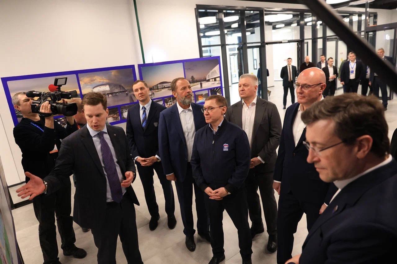 Глеб Никитин: Также осмотрели Ледовую арену - один из крупнейших строящихся сейчас спортивных объектов в России Глеб Никитин: Также осмотрели Ледовую арену - один из крупнейших строящихся сейчас спортивных объектов в России