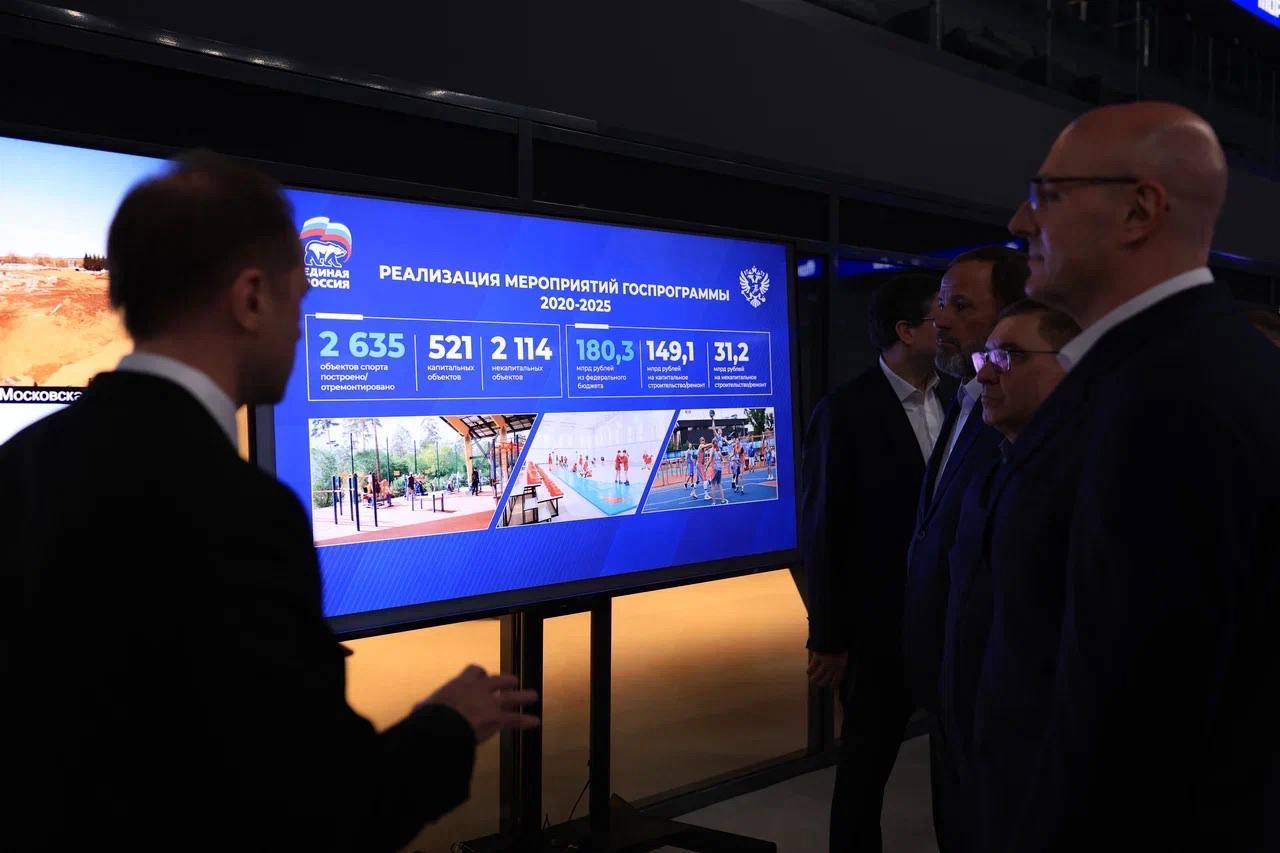 Глеб Никитин: Также осмотрели Ледовую арену - один из крупнейших строящихся сейчас спортивных объектов в России Глеб Никитин: Также осмотрели Ледовую арену - один из крупнейших строящихся сейчас спортивных объектов в России