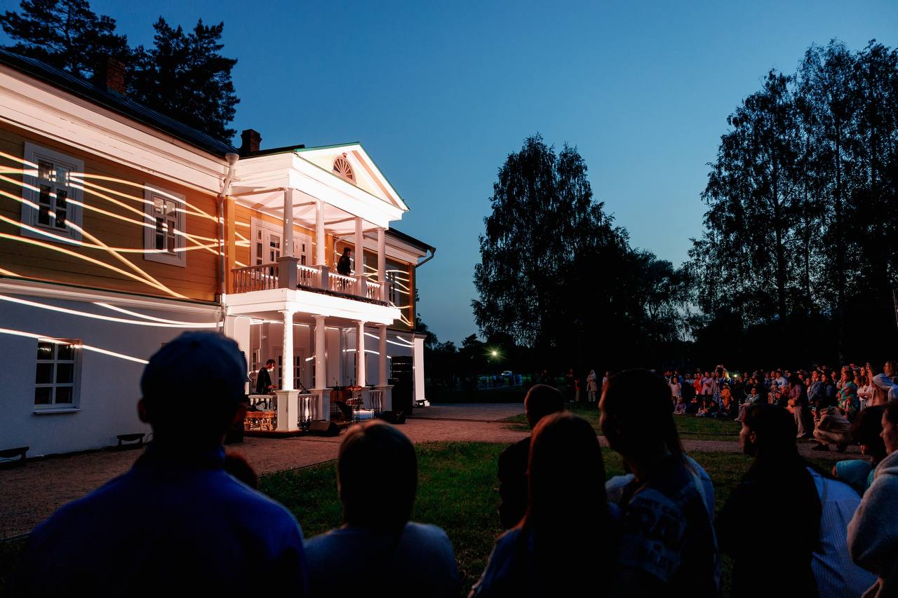 Глеб Никитин: Сегодня свой профессиональный праздник отмечают работники культуры - все, кто дарит вдохновение и создает искусство Глеб Никитин: Сегодня свой профессиональный праздник отмечают работники культуры - все, кто дарит вдохновение и создает искусство