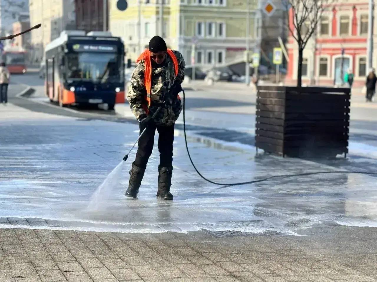 Дороги в Нижнем Новгороде промоют специальным шампунем после зимы