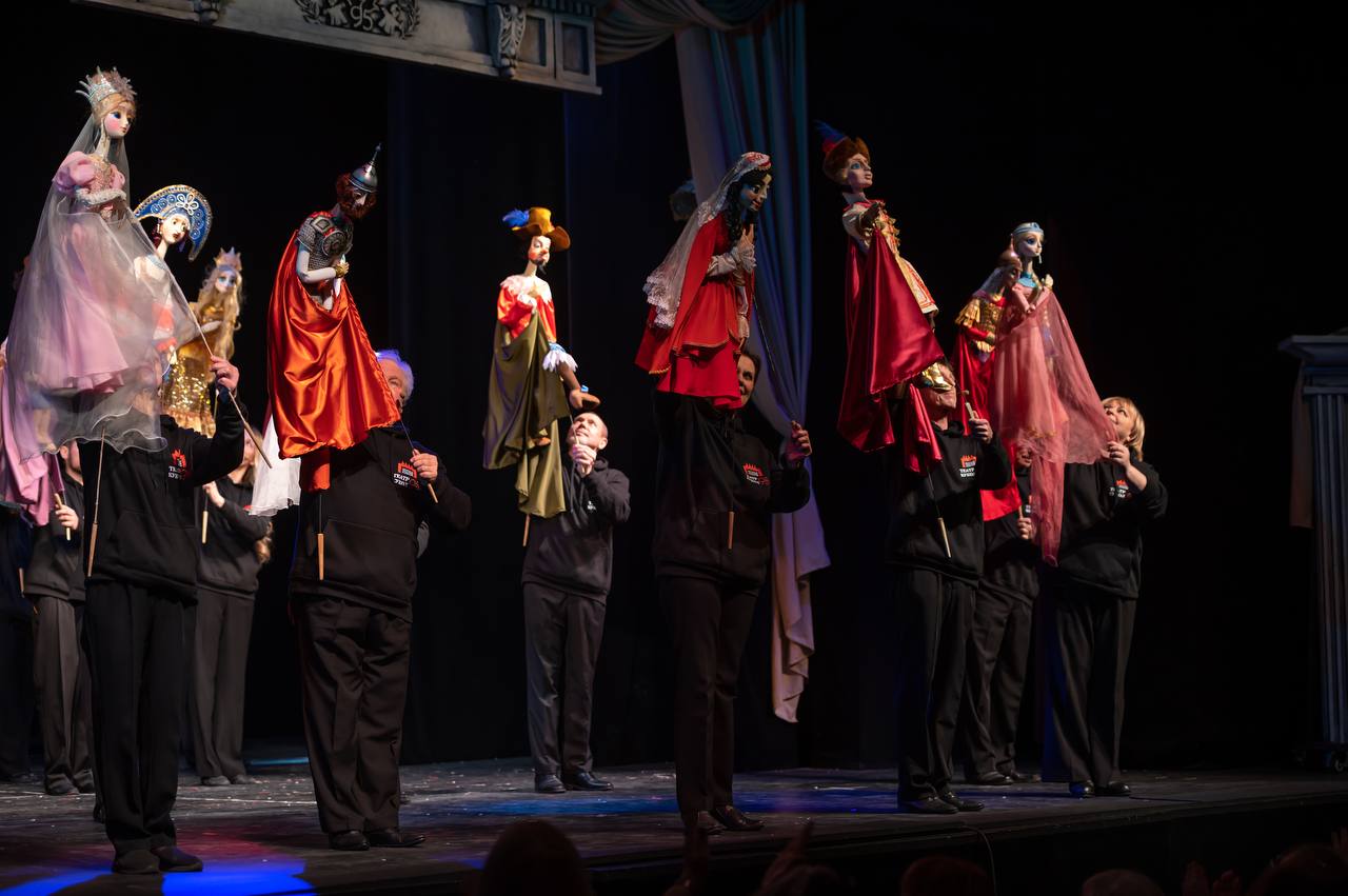 Глеб Никитин: Сегодня свой профессиональный праздник отмечают работники культуры - все, кто дарит вдохновение и создает искусство Глеб Никитин: Сегодня свой профессиональный праздник отмечают работники культуры - все, кто дарит вдохновение и создает искусство