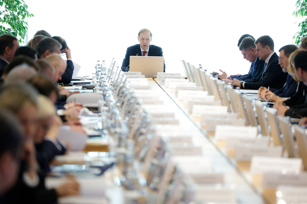 Дмитрий Чернышенко и Владимир Якушев оценили ледовую арену – масштабный спортивный объект по народной программе «Единой России» Дмитрий Чернышенко и Владимир Якушев оценили ледовую арену – масштабный спортивный объект по народной программе «Единой России»