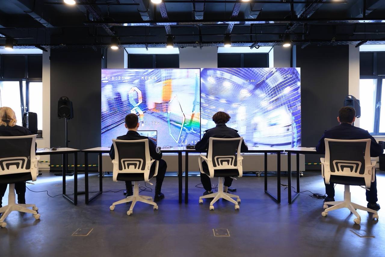 Глеб Никитин: Сегодня вместе с нашим вице-премьером Дмитрием Чернышенко, секретарем Генсовета «Единой России» Владимиром Якушевым и полпредом Президента России в Приволжском федеральном округе Игорем Комаровым оценили... Глеб Никитин: Сегодня вместе с нашим вице-премьером Дмитрием Чернышенко, секретарем Генсовета «Единой России» Владимиром Якушевым и полпредом Президента России в Приволжском федеральном округе Игорем Комаровым оценили...