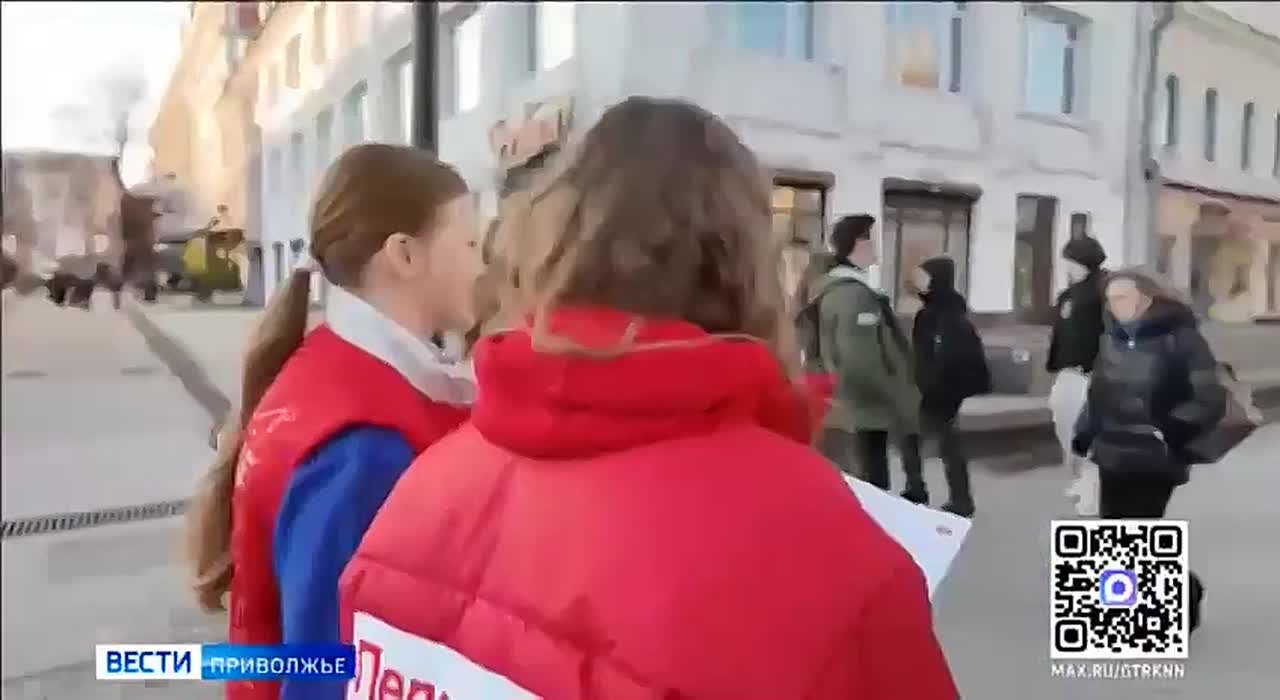 Акция "Дарю тепло" прошла на улице Большой Покровской в Нижнем Новгороде