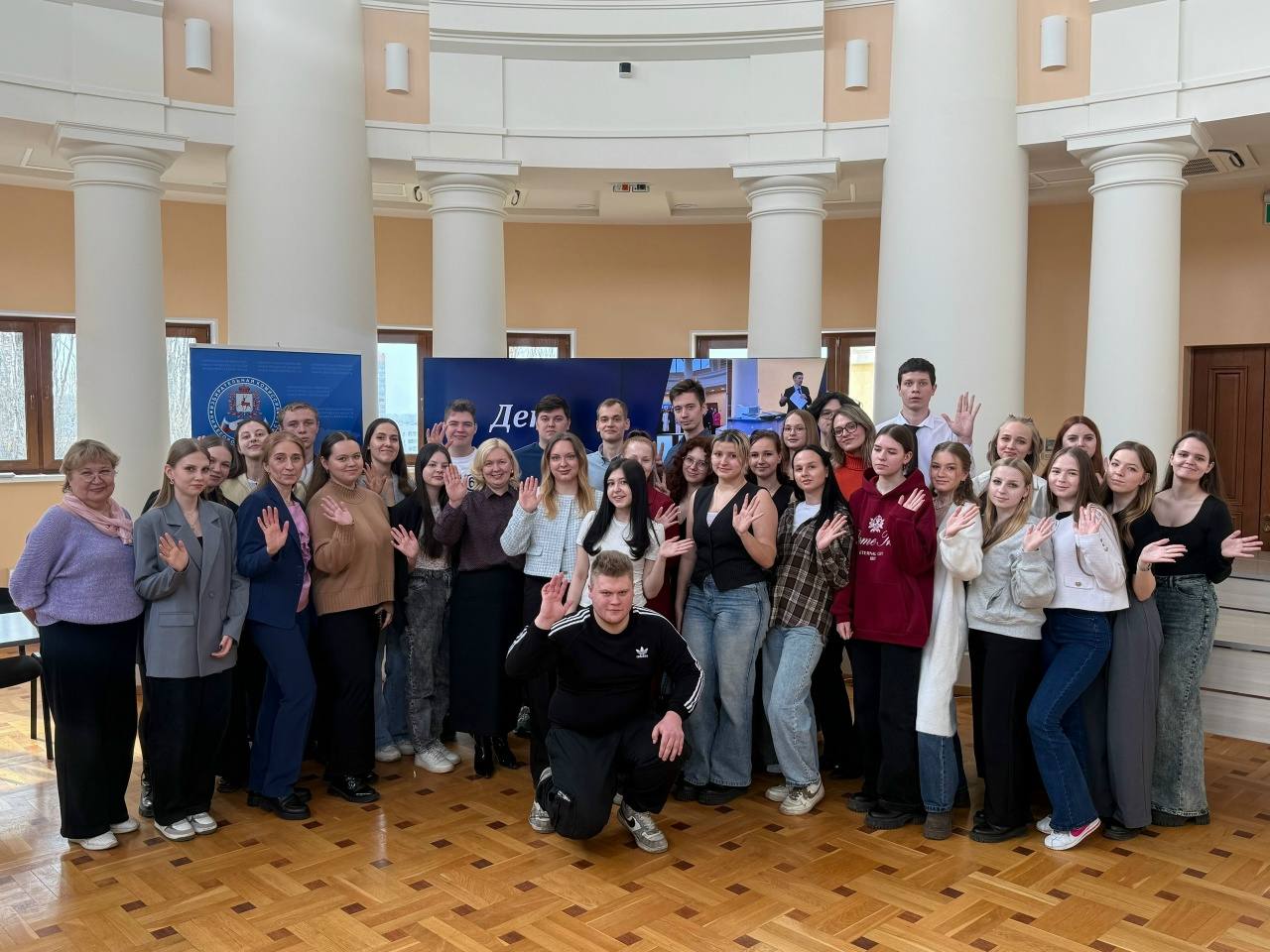 День открытых дверей: встречи с молодыми и будущими избирателями в стенах избирательной комиссии Нижегородской области продолжаются! День открытых дверей: встречи с молодыми и будущими избирателями в стенах избирательной комиссии Нижегородской области продолжаются!