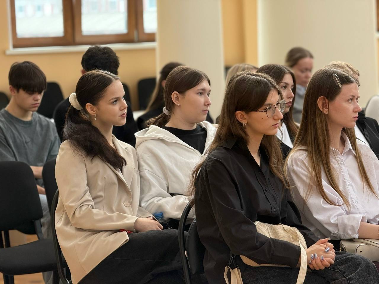 День открытых дверей: встречи с молодыми и будущими избирателями в стенах избирательной комиссии Нижегородской области продолжаются! День открытых дверей: встречи с молодыми и будущими избирателями в стенах избирательной комиссии Нижегородской области продолжаются!