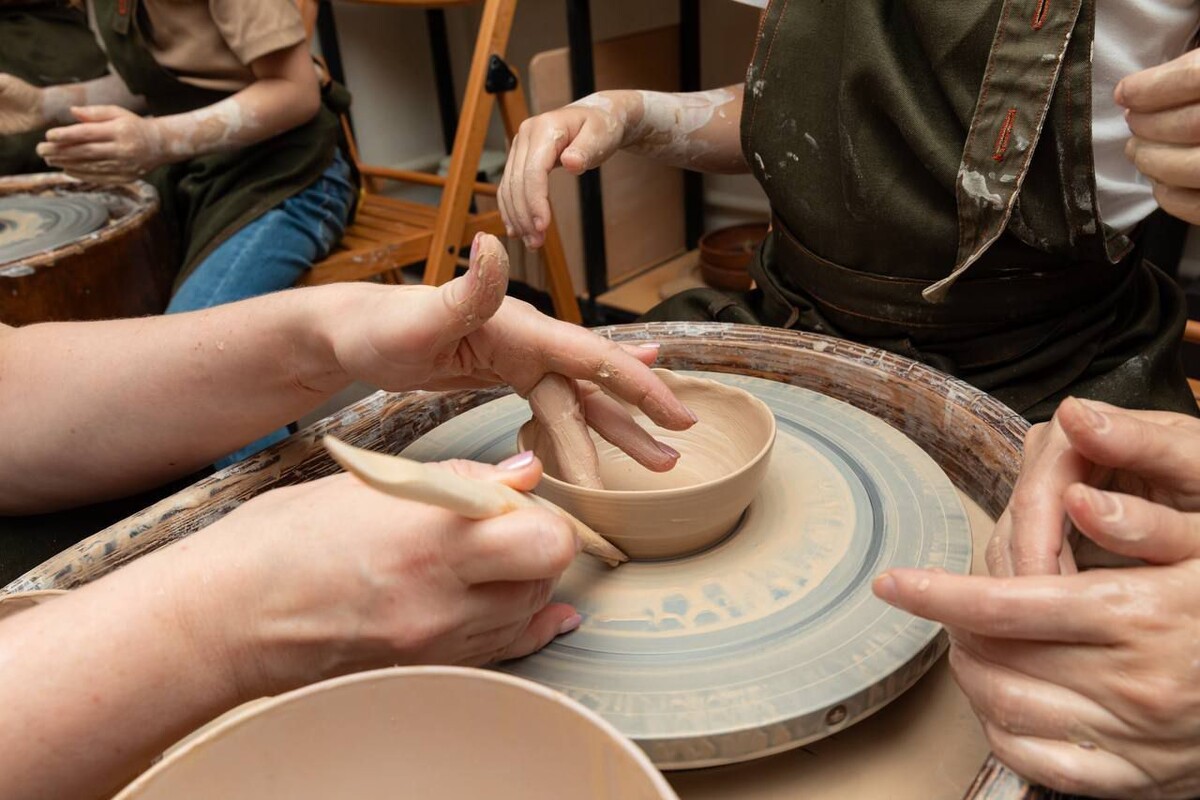 Гончарная студия открывает новый коворкинг для керамического творчества