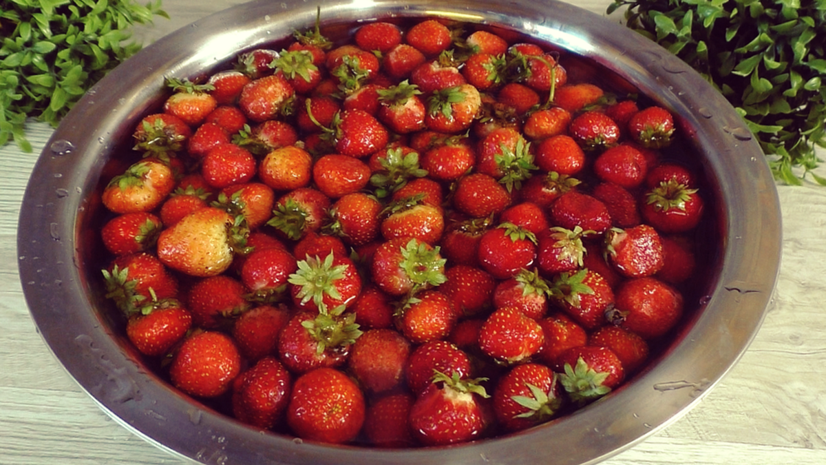 Готовим клубничное варенье без варки: легкий и быстрый рецепт