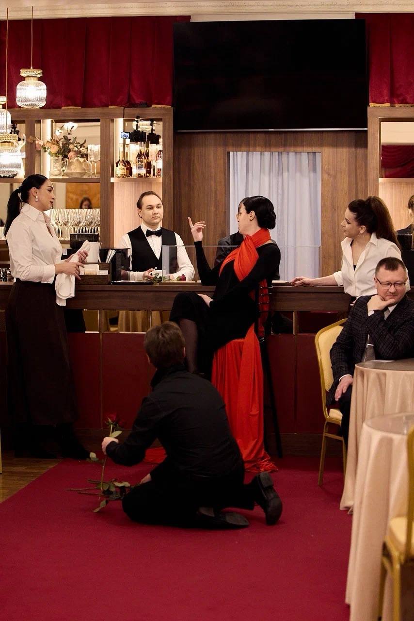 Театры открыли закулисье. В Нижегородской области прошла Всероссийская акция «Ночь театрального искусства» — зрителей ждали спектакли, экскурсии за кулисы, открытые репетиции и творческие встречи