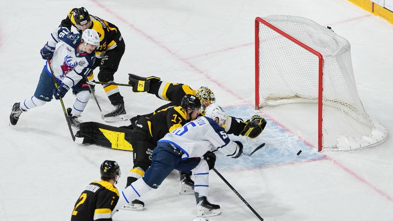 Юрий Шалабаев: Нижегородское «Торпедо» одерживает четвертую победу над «Северсталью» - 4:3 - и выходит в четвертьфинал Кубка Гагарина! Поздравляю команду и всех болельщиков!