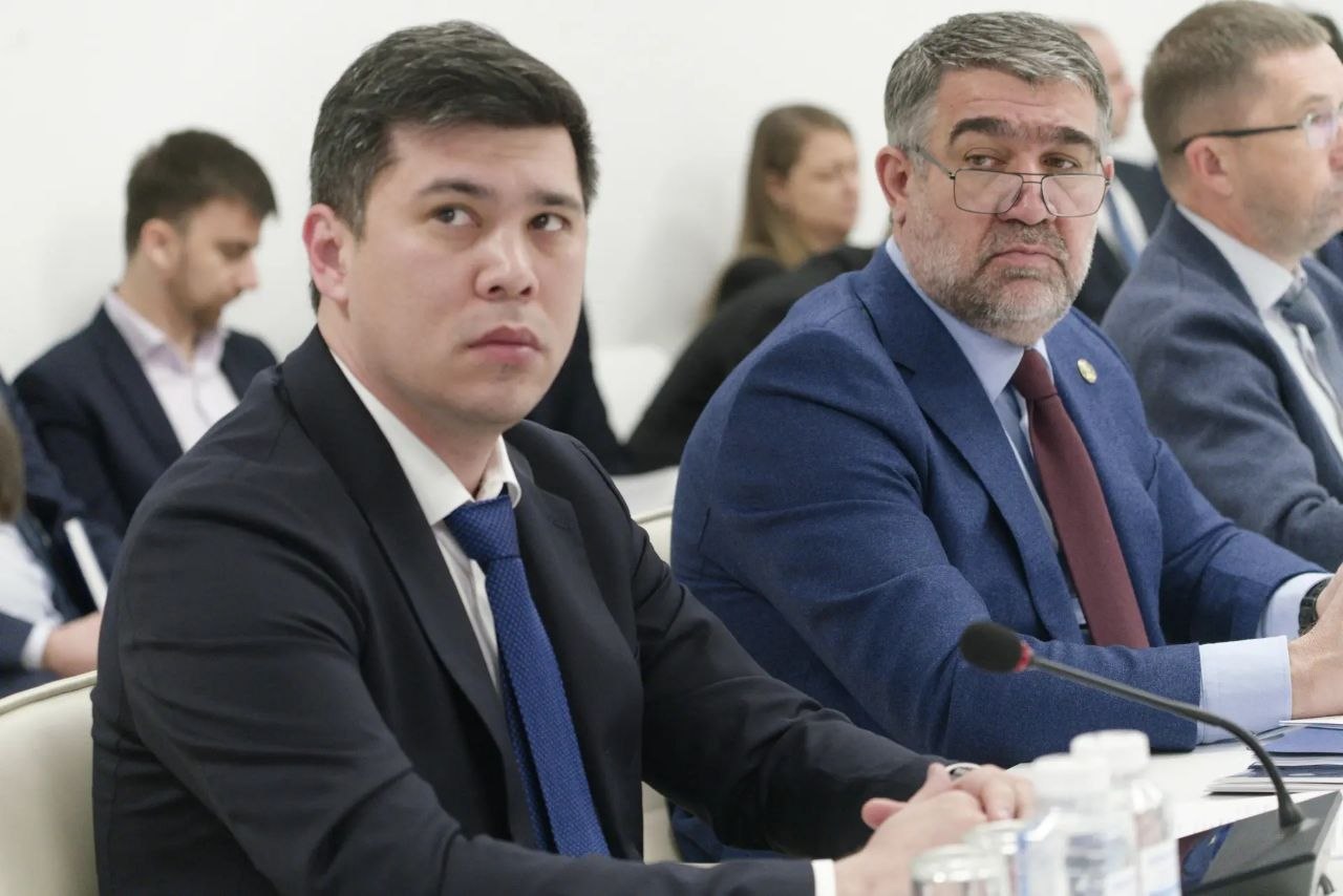 Глава Минстроя России Ирек Файзуллин провел еженедельное совещание с регионами и главными распорядителями бюджетных средств (ГРБС) Глава Минстроя России Ирек Файзуллин провел еженедельное совещание с регионами и главными распорядителями бюджетных средств (ГРБС)