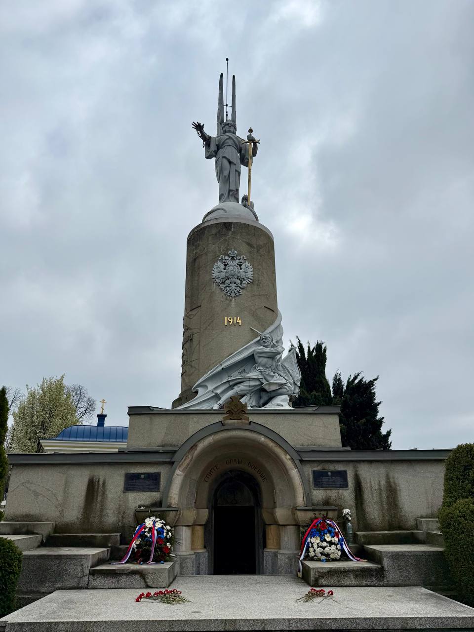 Юрий Шалабаев: Завершая свою работу в Сербии, посетил кладбище «Ново гробље» и мемориальный парк, посвящённый освобождению Белграда от фашистов в 1944 году Юрий Шалабаев: Завершая свою работу в Сербии, посетил кладбище «Ново гробље» и мемориальный парк, посвящённый освобождению Белграда от фашистов в 1944 году