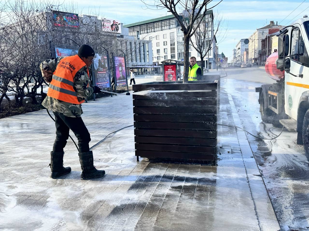 Юрий Шалабаев: Сегодня стартует месячник по благоустройству - самый активный период кампании по уборке города к тёплому сезону