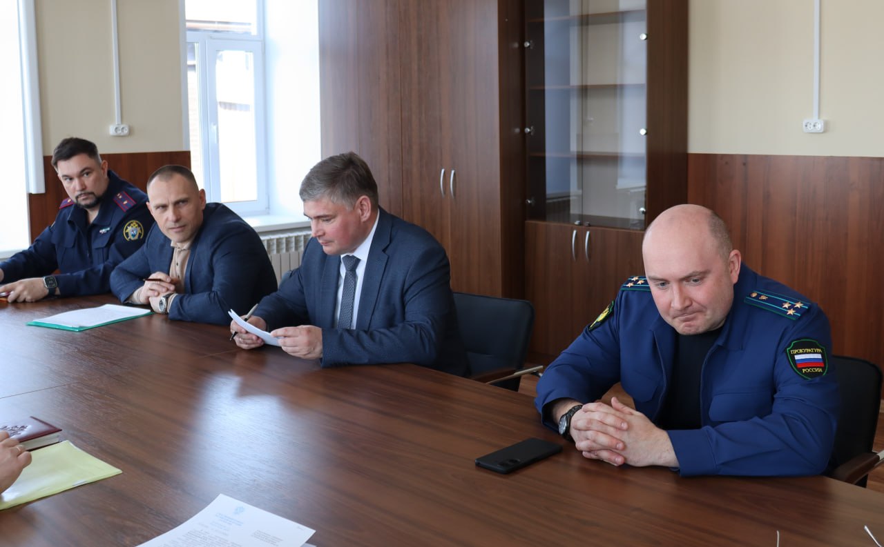 Руководитель следственного управления провел межведомственное совещание по вопросам расселения аварийного жилья Руководитель следственного управления провел межведомственное совещание по вопросам расселения аварийного жилья