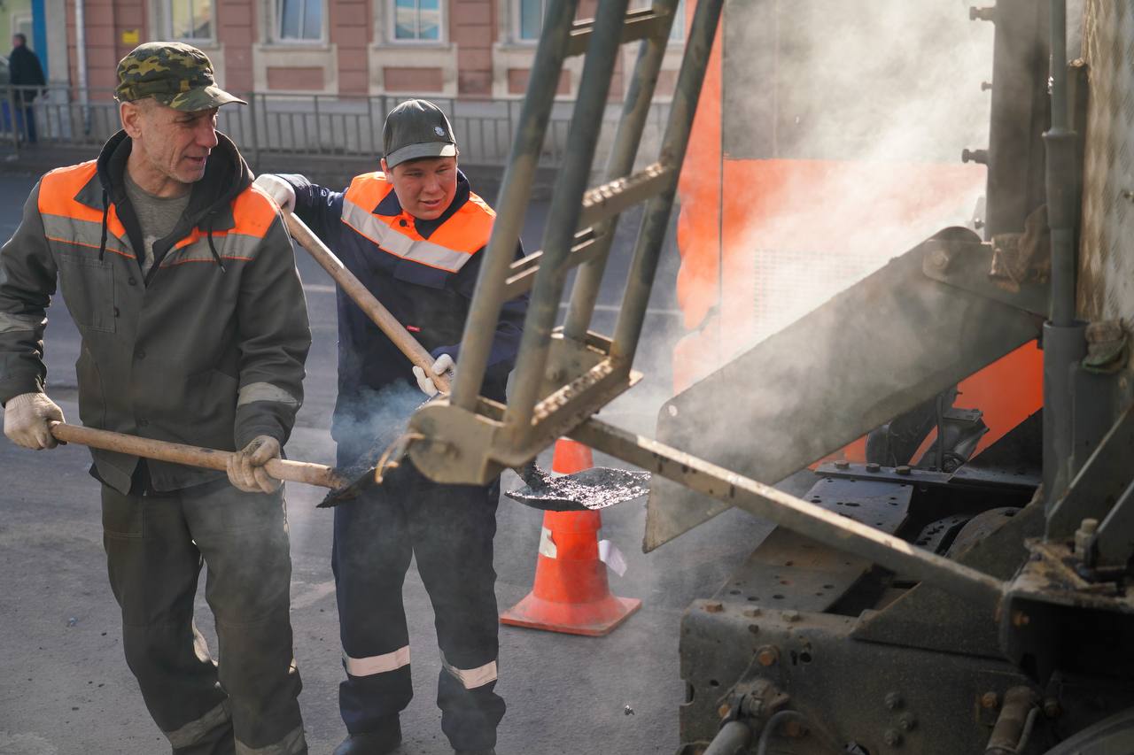 Юрий Шалабаев: Сегодня стартует месячник по благоустройству - самый активный период кампании по уборке города к тёплому сезону Юрий Шалабаев: Сегодня стартует месячник по благоустройству - самый активный период кампании по уборке города к тёплому сезону