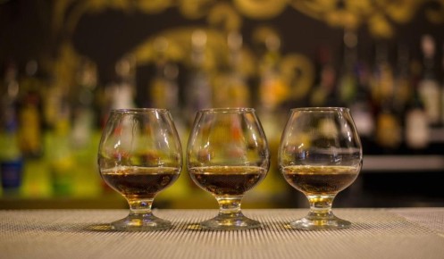 Идеальные закуски к коньяку: Шоколад или квашеная капуста?