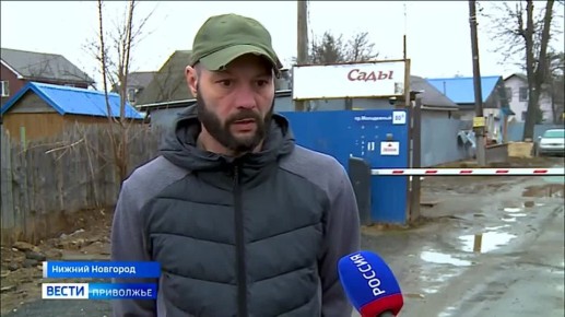 С началом паводка участок Петряевского дренажного канала на Автозаводе снова превратился в стоячее болото