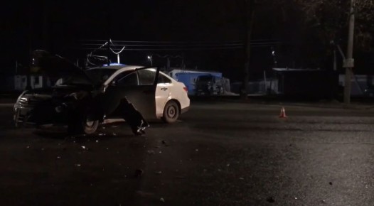 Двое подростков на мотоцикле столкнулись с легковушкой в Нижнем Новгороде