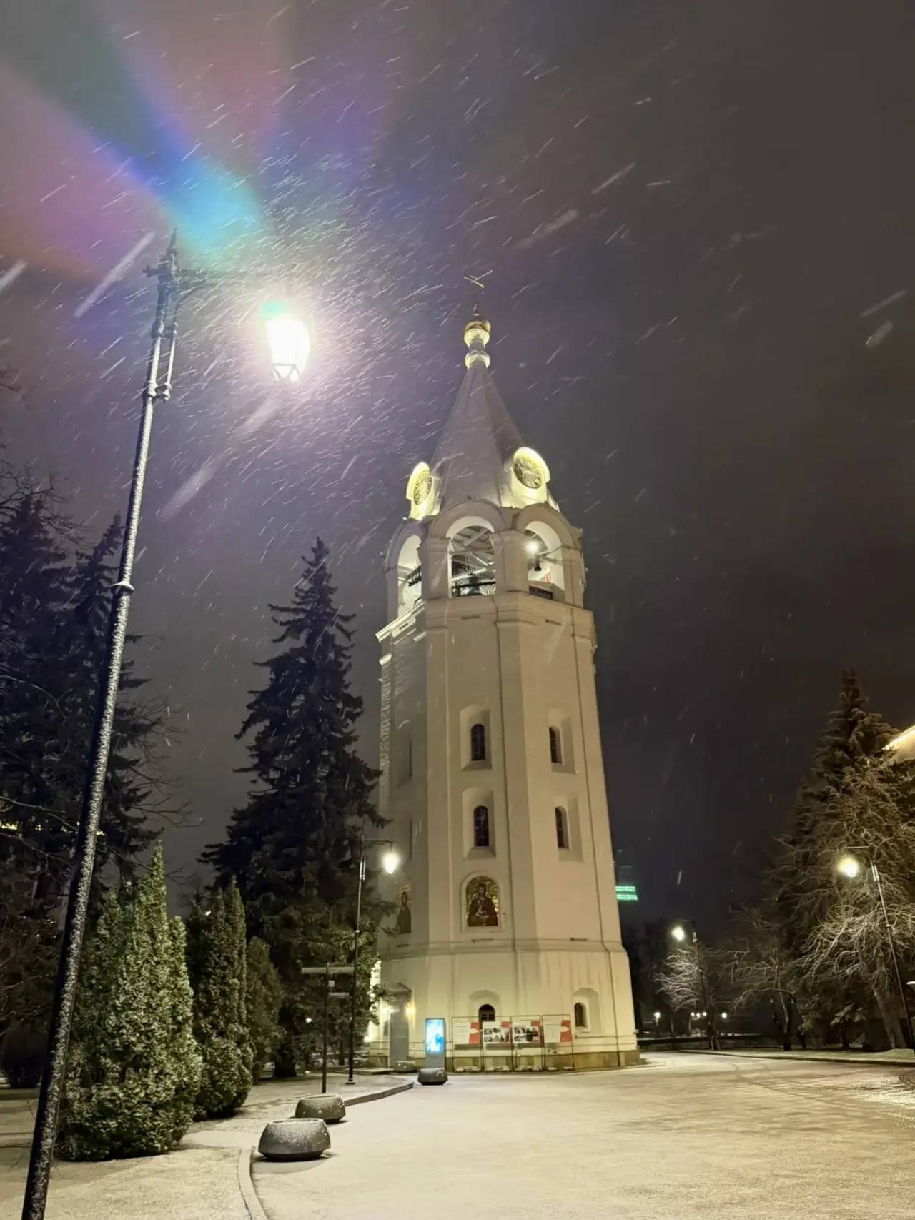 Юрий Шалабаев: Вышел с работы. Погода - середина октября, не иначе