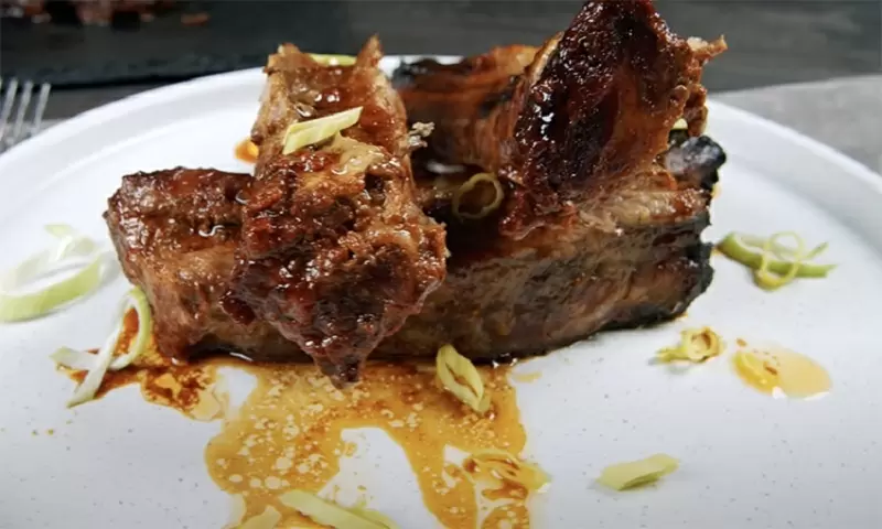 Секрет нежных рёбер: как получить мясо, тающее во рту, с медово-горчичным маринадом
