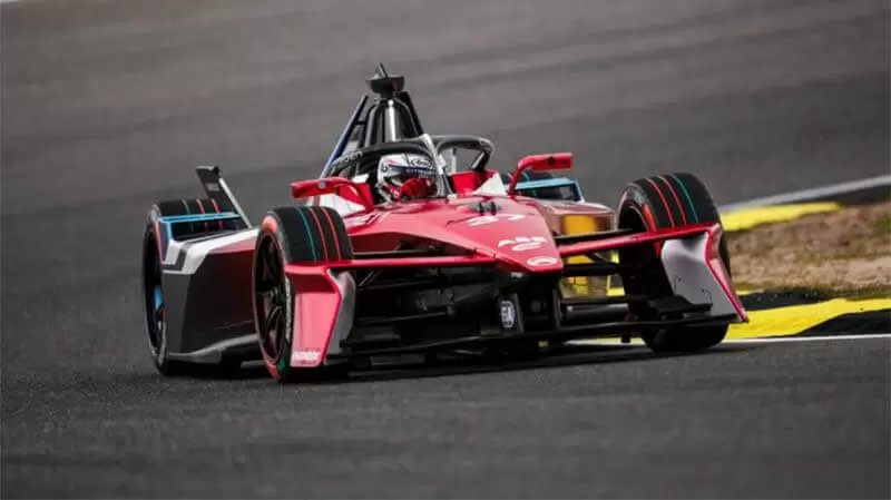 Ник Кэссиди делает историю, выиграв поул в Мадриде