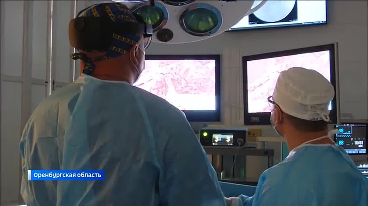 Хирурги из Оренбурга - Алексей Чумаков и Дмитрий Дёмин - первыми в стране провели операцию на аорте с использованием технологии дополненной реальности