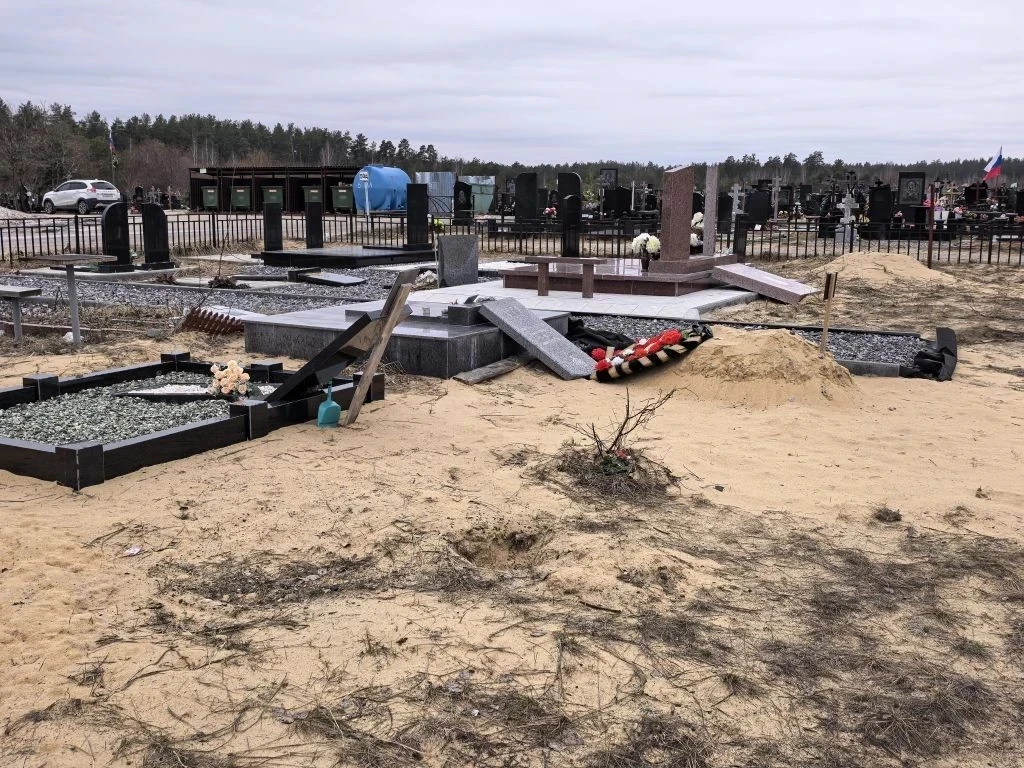 На кладбище в Дзержинске оказались повреждены несколько памятников На кладбище в Дзержинске оказались повреждены несколько памятников