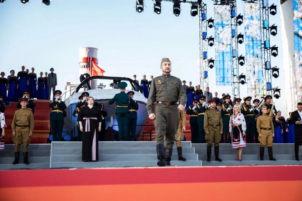 Более 300 нижегородцев исполнят песню «День Победы» на концерте «Военные песни у Кремля» Более 300 нижегородцев исполнят песню «День Победы» на концерте «Военные песни у Кремля»