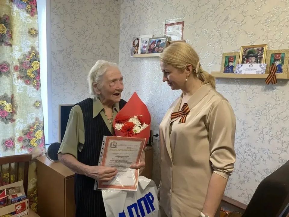 «Железный характер»: депутат Ирина Молькова поздравила со 104-летием ветерана Великой Отечественной войны Александру Денисову «Железный характер»: депутат Ирина Молькова поздравила со 104-летием ветерана Великой Отечественной войны Александру Денисову