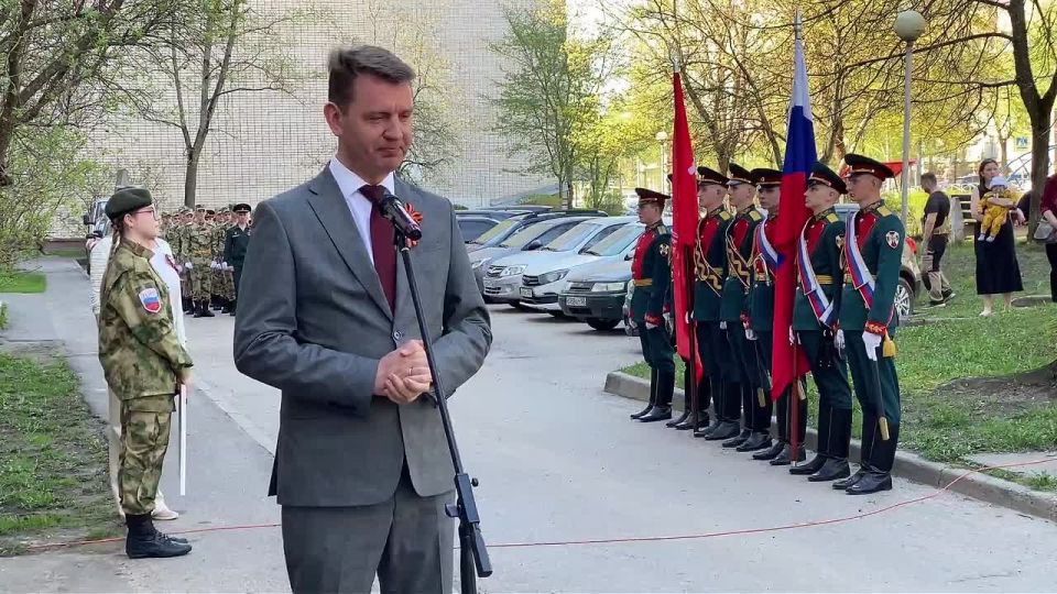 В Сарове росгвардейцы приняли участие в акции «Парад у дома ветерана»