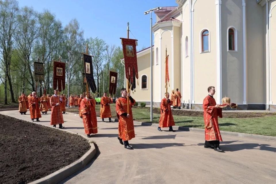 Сегодня, в день Иверской иконы Божией Матери и день памяти Георгия Победоносца, митрополит Георгий освятил в Нижнем храм во имя святой равноапостольной Нины, просветительницы Грузии Сегодня, в день Иверской иконы Божией Матери и день памяти Георгия Победоносца, митрополит Георгий освятил в Нижнем храм во имя святой равноапостольной Нины, просветительницы Грузии