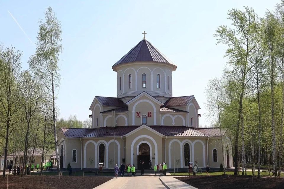 Сегодня, в день Иверской иконы Божией Матери и день памяти Георгия Победоносца, митрополит Георгий освятил в Нижнем храм во имя святой равноапостольной Нины, просветительницы Грузии