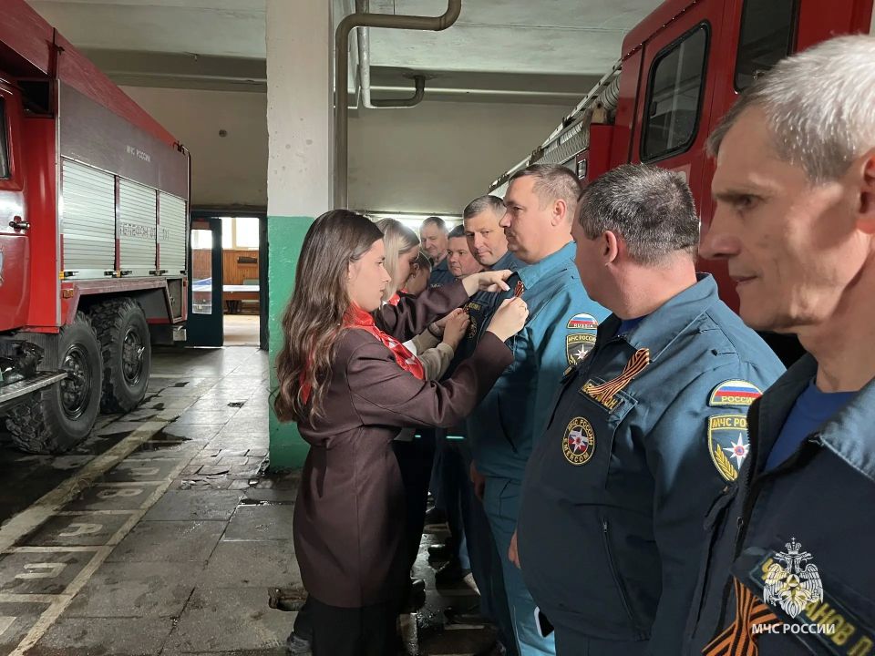 Пожарные гарнизоны присоединились к акции «Окна Победы» Пожарные гарнизоны присоединились к акции «Окна Победы»