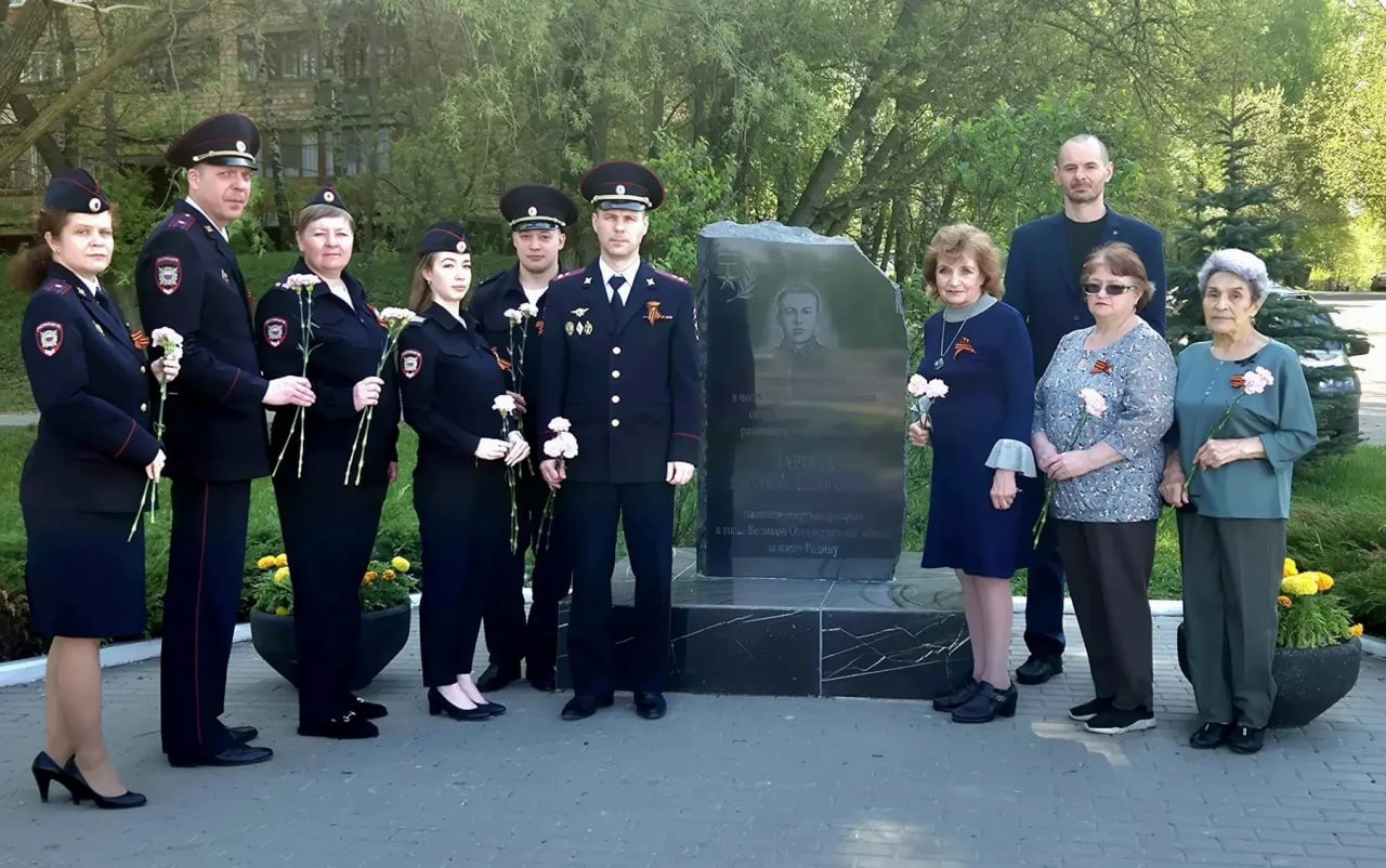 Сотрудники полиции Нижнего Новгорода приняли участие в памятных мероприятиях ко Дню Победы Сотрудники полиции Нижнего Новгорода приняли участие в памятных мероприятиях ко Дню Победы