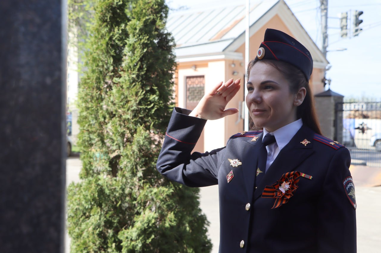 Сотрудники полиции Нижнего Новгорода приняли участие в памятных мероприятиях ко Дню Победы