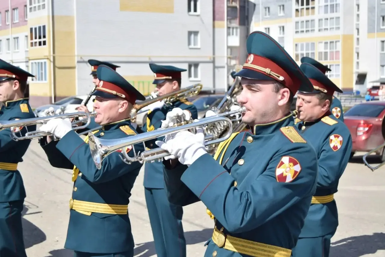 В Нижегородской области росгвардейцы присоединились к акции «Парад у дома ветерана» В Нижегородской области росгвардейцы присоединились к акции «Парад у дома ветерана»