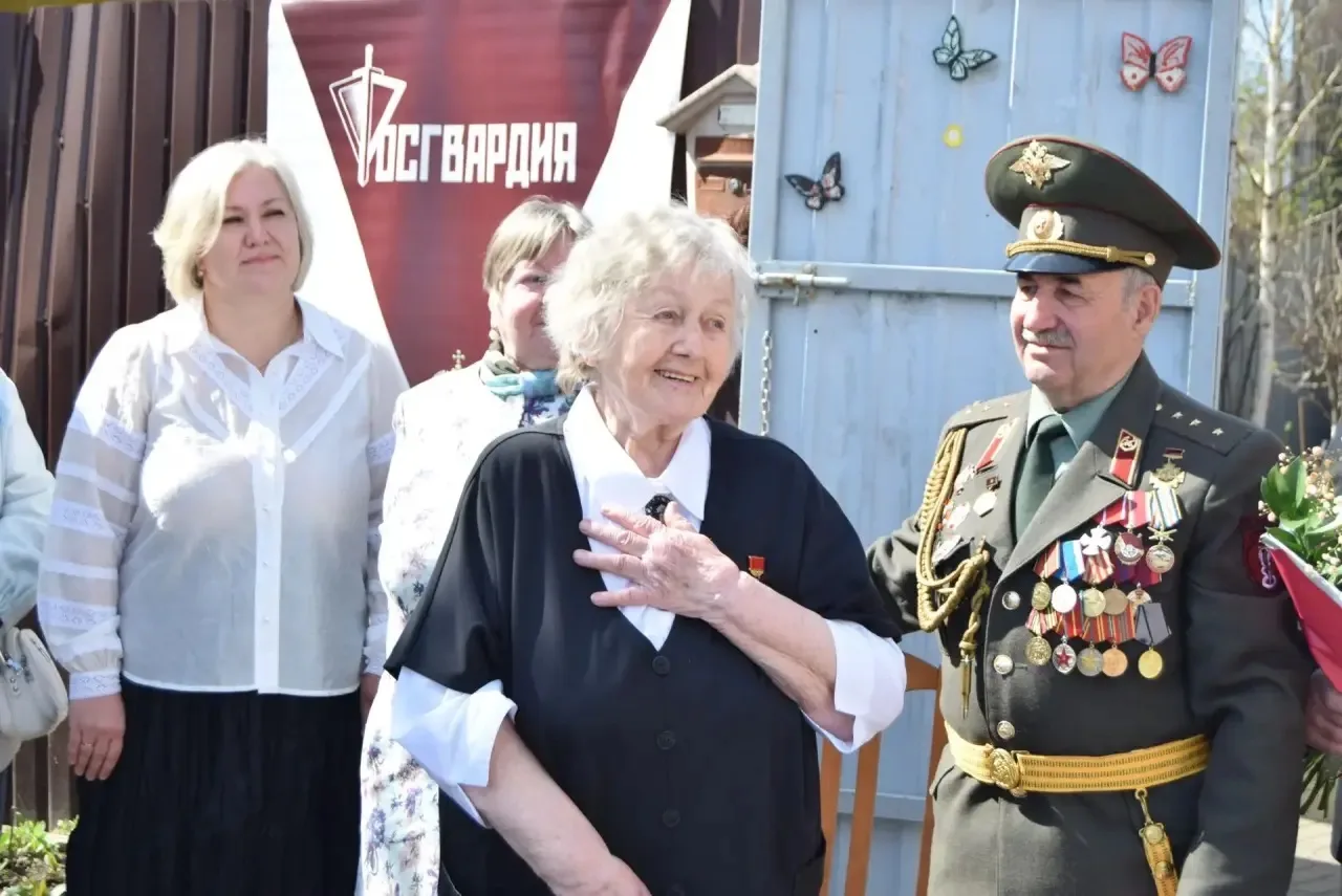 В Нижегородской области росгвардейцы присоединились к акции «Парад у дома ветерана» В Нижегородской области росгвардейцы присоединились к акции «Парад у дома ветерана»