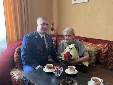 Прокуроры продолжают поздравлять ветеранов Великой Отечественной войны с главным праздником страны