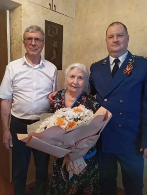 В ознаменование 81-й годовщины Победы в Великой Отечественной войне прокурор ЗАТО г. Саров Сергей Шляпников вместе с пенсионером органов прокуратуры Александром Картановым поздравили ветерана Великой Отечественной войны...