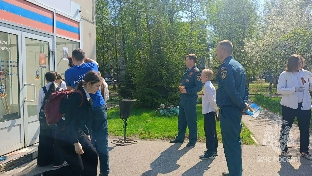 Пожарные принимают поздравления с Днём Победы! Пожарные принимают поздравления с Днём Победы!