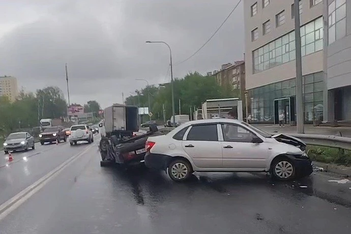 Четверо детей и двое взрослых пострадали в массовом ДТП в Афонино