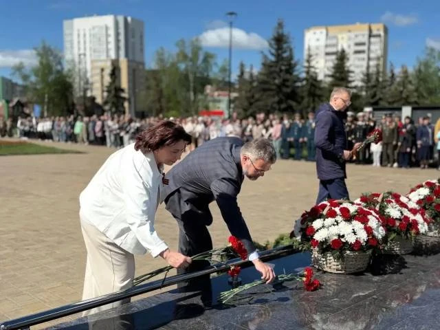 Депутаты городской Думы встретили 9 Мая вместе с нижегородцами Депутаты городской Думы встретили 9 Мая вместе с нижегородцами