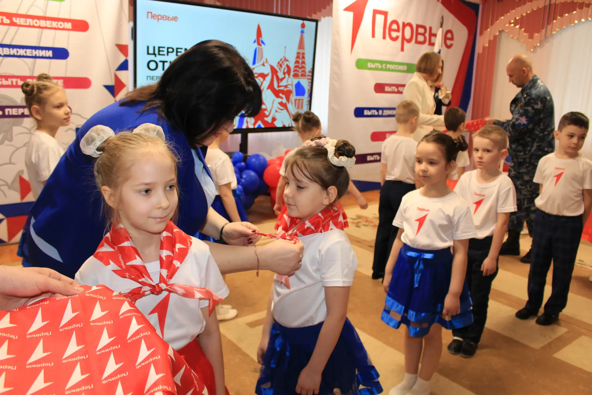 Приветствуем автозаводских школьников, которые пополнили ряды первичных отделений «Движения Первых»! Приветствуем автозаводских школьников, которые пополнили ряды первичных отделений «Движения Первых»!
