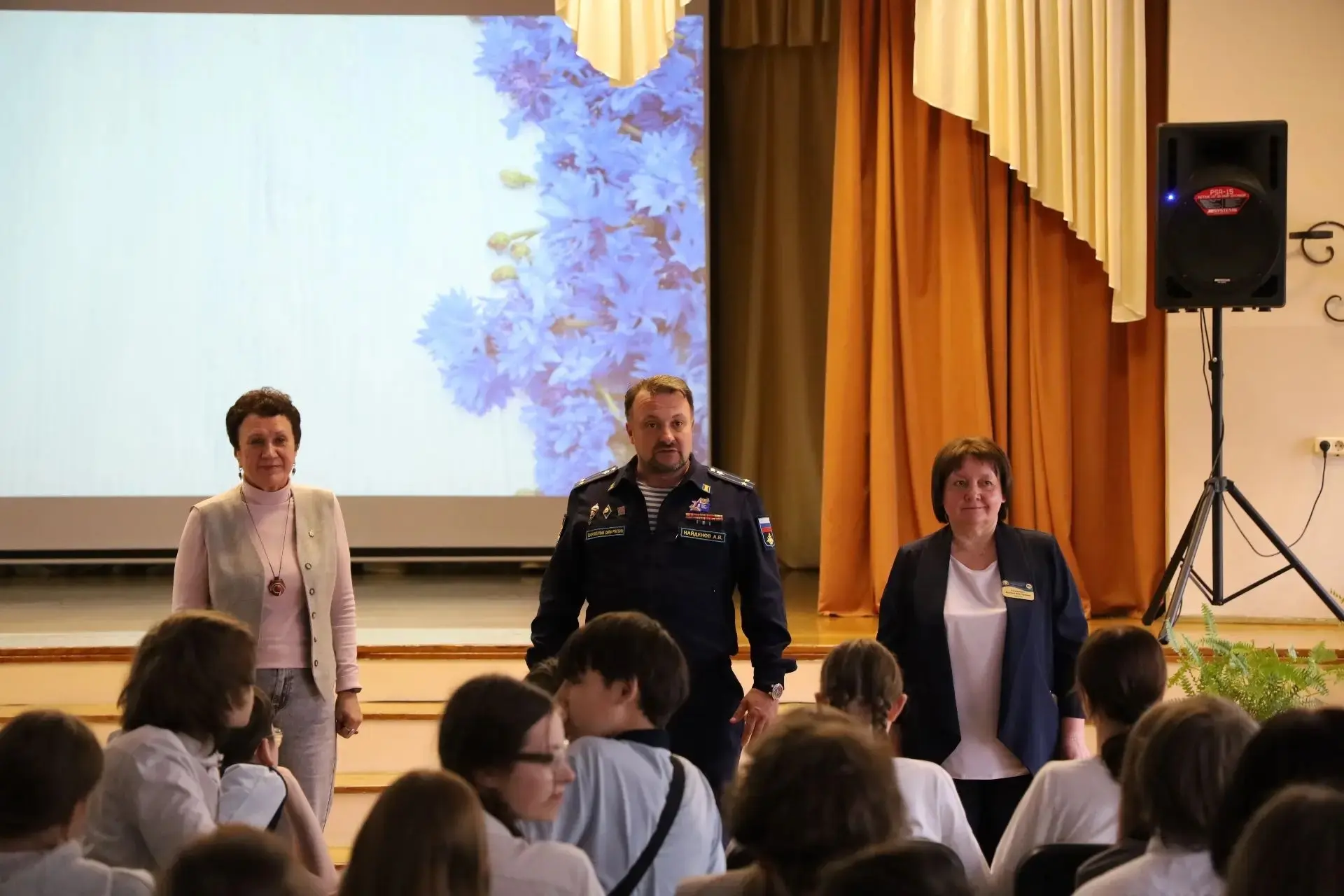 Более 500 белорусских школьников приняли участие в презентации Центра военно-патриотического воспитания и лагеря «Хочу стать десантником» в Минске Более 500 белорусских школьников приняли участие в презентации Центра военно-патриотического воспитания и лагеря «Хочу стать десантником» в Минске